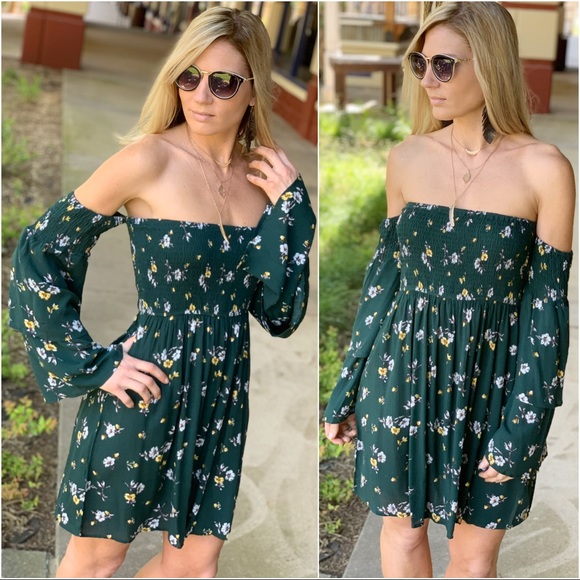 ✨LAST ONE ✨Hunter green floral off shoulder dress - Picture 3 of 5